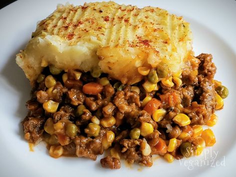 As much as I love Shepherd's pie made with lentils or mushrooms, this version made with Impossible meat is my favorite. It is a veganized version of the old school Shepherd's pie, further simplified by using frozen mixed vegetables. Yum. *Technically it's a veganized version of Cottage pie, but I've never known it as such.. Impossible Meat Recipes, Meat Recipes Healthy, Vegetarian Shepherds Pie, Vegan Meat Recipe, Vegan Shepherds Pie, Vegan Worcestershire Sauce, Impossible Burger, Healthy Meat Recipes, Cottage Pie