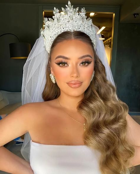 Bestie Shoot, Glam Bride Makeup, Glam Bride, Arabian Beauty Women, Wedding Makeup Looks, Bride Hair Accessories, Soft Glam, Pink Bridal, Princess Wedding Dresses