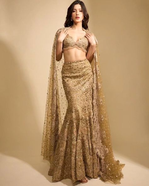 Take Notes From Shanaya Kapoor's Fashion For The Perfect Bridesmaid Look | WedMeGood Indian Wedding Dress Modern, Shanaya Kapoor, Bridesmaid Dresses Indian, Bridesmaid Look, Indian Bridesmaid Dresses, Indian Bridesmaids, Sangeet Outfit, Simple Lehenga, Trendy Outfits Indian