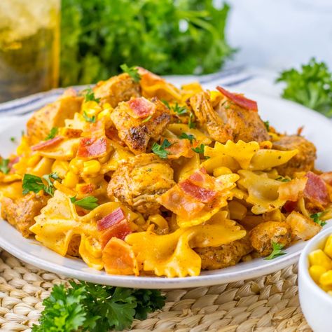 If you're looking for a delicious weeknight dinner, you'll love my flavorful Creamy Chicken and Corn Pasta! Kentucky Hot Brown Dip, Hot Brown Dip, Chicken Shake And Bake, Corn Noodles, Kentucky Food, Casserole Bake, Kentucky Hot Brown, Chicken And Corn, Cheesy Chicken Spaghetti