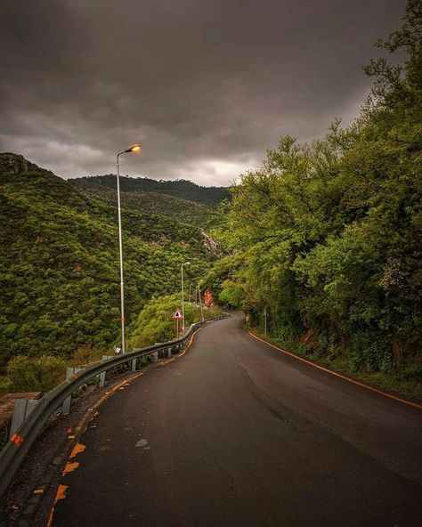 Such a lovely weather today. Margalla Hills, Islamabad😍♥ Islamabad Pakistan Pictures, Margalla Hills, Pakistan Pictures, Pictures Of Beautiful Places, Pakistan Travel, Road Photography, Cloudy Weather, Weather Today, Dating Girls