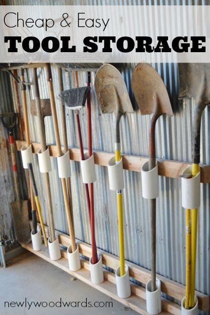 Garage Storage Inspiration: Use scrap PVC pipes to store handled tools. Such a great organizational method for messy garages and sheds. Shed Organisation, Garden Tool Rack, Koti Diy, Shed Organization, Garage Organize, Barn Garage, Garage Shed, Garden Tool Storage, Diy Garage Storage