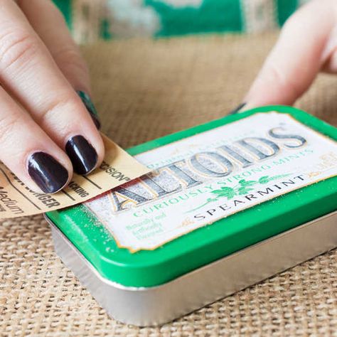 Decorated Altoids Tins, How To Cover An Altoid Tin, Repurpose Altoid Tins, How To Decorate Altoid Tins, Decorate Altoid Tin, Art With Boxes, Tin Containers Diy, Christmas Altoid Tin Ideas, Altoid Tin Ideas Miniatures Diy