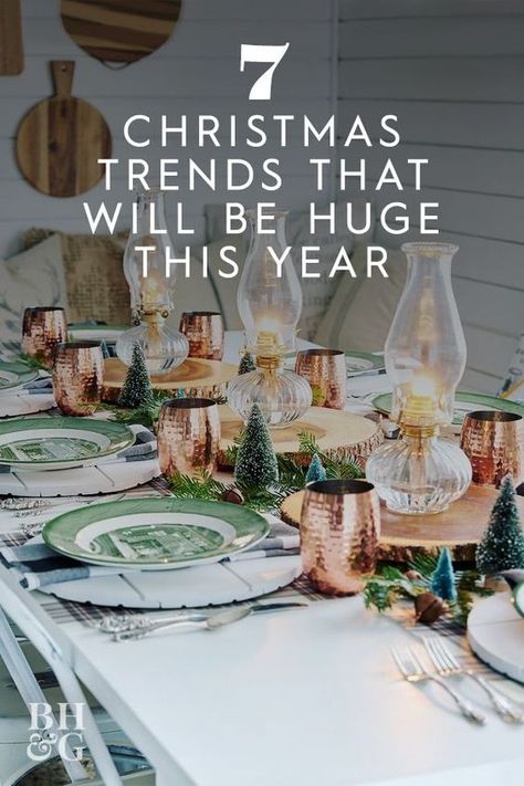 Christmas Table Decorations Centerpiece, Christmas Decor Trends, Skirts Ideas, Scrub Corpo, Text Story, Christmas Themes Decorations, Christmas Style, Christmas Trends, Boho Christmas