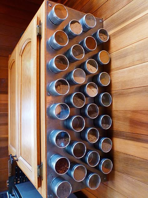 Make your own magnetic rack- this one is for spices but would be great in the craft room for tiny embellies! Skoolie Life, Spice Rack Storage, Organization Travel, Camper Build, Camper Organization, Camper Hacks, Rv Organization, Kombi Home, Magnetic Spice