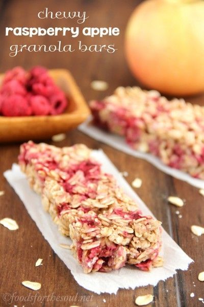 An easy recipe for healthy Chewy Raspberry Apple Granola Bars! Only 100 calories & clean-eating friendly! Apple Granola Bars, Apple Granola, Chewy Granola Bars, Granola Recipe Bars, Chewy Granola, Diy Snacks, Granola Bar, Healthy Food List, Breakfast Bars