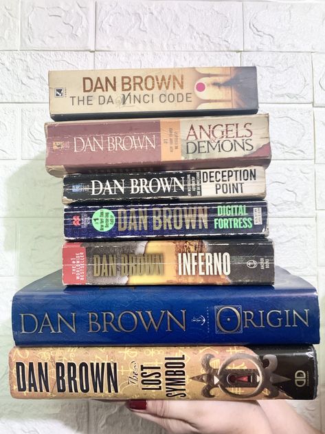 Dan Brown Books Aesthetic, Dan Brown Aesthetic, Dan Brown Quotes, Dan Brown Books, Robert Langdon, Brown Books, High School Books, Teenage Books To Read, Travel Art Journal