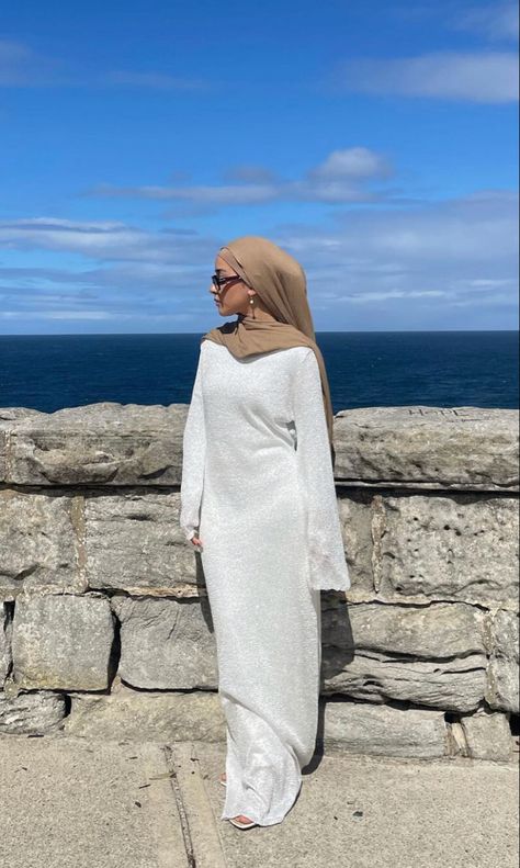 Modesty Beach Outfits, Hijabi Outfits Casual Summer Modest Fashion, Hjab Clothes Summer, Hijabi Summer Outfits 2024, Dress Outfits Hijab, Hijabi Summer Dresses, Summer Modest Fits, Hijabi Summer Fits, Elegant Modest Outfits