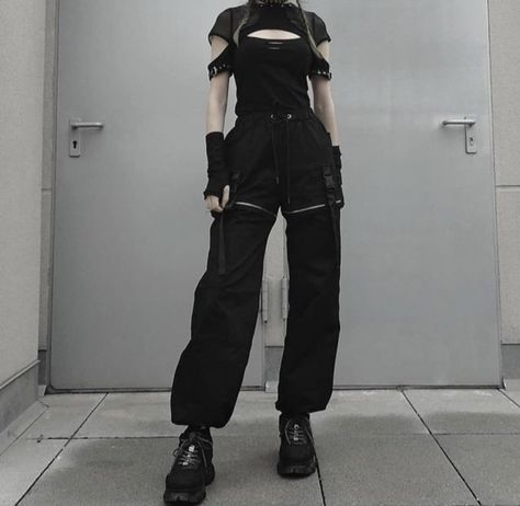 Combat Clothes Aesthetic, Everyday Techwear, Tactical Outfit Women, Soft Techwear, Tech Wear Women, Techwear Female, Techwear Outfits Women, Techware Fashion, Apocalypse Clothes