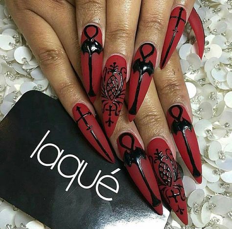 🌹Ꮲɪɴᴛᴇʀᴇsᴛ|@sɴᴇᴀᴋᴇʀ ʙᴀᴇ Red And Black Nail Art, Red And Black Nail, Goth Nail Art, Gothic Nail Art, Black Halloween Nails, Witchy Nails, Halloween Acrylic Nails, Valentine Nails, Gothic Nails