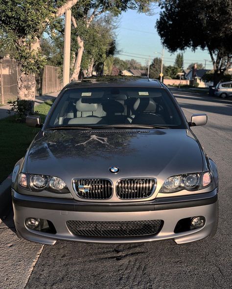 Klaüs on Instagram: “Whole lotta grey 🌚 . . . #bmw #bmwe46 #bmw330i #e46sedan #e46330i #bmwinline6 #bmwusa #germanengineering #bavarianmotorworks…” Bmw E 46, Bmw E46 330, Grey Bmw, E46 330i, Bmw 330, Bmw E46 Sedan, E46 Sedan, Bmw 3 E46, Dream Cars Bmw