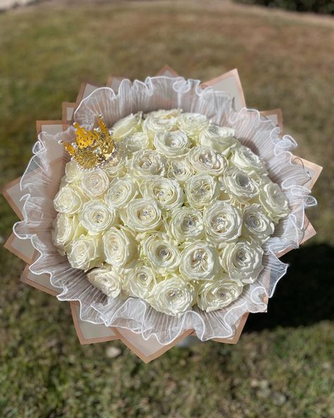 Super classy white rose bouquet 🤍 Fit For A Queen ✨ National GF Day is right around the corner, show her how much she means to you with a bouquet by @lilyyscreations To place an order text (559)331-1351 or dm @lilyyscreations 💐✨ Gf Day, National Gf Day, White Rose Bouquet, Placing An Order, Place An Order, Rose Bouquet, Around The Corner, White Rose, White Roses