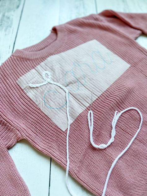 Diy Chunky Embroidered Sweater, Embroidery With Yarn Stitches, Hand Embroidery Patterns Thread & Yarn, Embroidery On Knit Blanket, Name Stitched Sweater, Knit Embroidery Sweater Name, Chunky Hand Embroidery, Diy Yarn Embroidery, Chunky Knit Name Sweater Diy