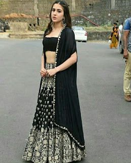 Sara Ali Khan Alia Bhatt, Kareena Kapoor Khan and more Bollywood Stars who love Black lehengas. Designerplanet Shrug Indian Dresses, Black Shrug Outfit Indian, Lehenga Combination, Black And Gold Lehenga, Gold Lehenga, Indian Outfits Lehenga, Wedding Lehenga Designs, Traditional Indian Outfits, Indian Gowns Dresses