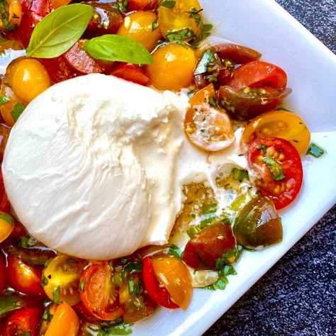 Tomatoes With Burrata, Burrata Recipes, Tomatoes And Burrata, Garlic Crostini, Tomato Appetizers, Burrata Recipe, Marinated Tomatoes, Burrata Salad, Seasonal Eating