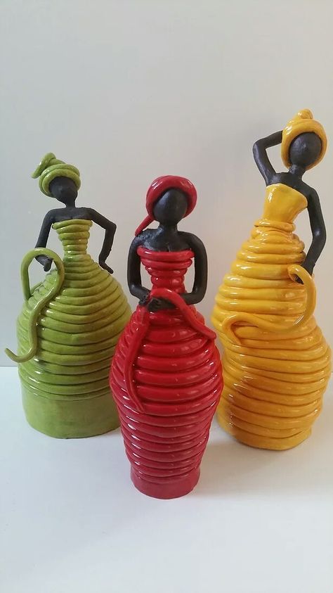 Coil Pottery, Plastic Bottle Art, Coil Pots, Wine Glass Art, Glass Bottles Art, Clay Wall Art, Wine Bottle Art, Keramik Design, Diy Bottle Crafts