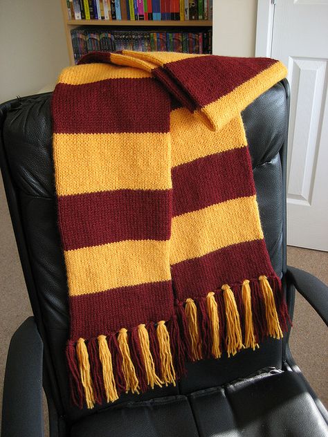 Harry Potter Knit Scarf, Harry Potter Crochet Scarf, Hogwarts Scarf, Harry Potter Knit, Gryffindor Scarf, Crochet Scarf For Beginners, Harry Potter Crochet, Quirky Girl, Harry Potter Scarf