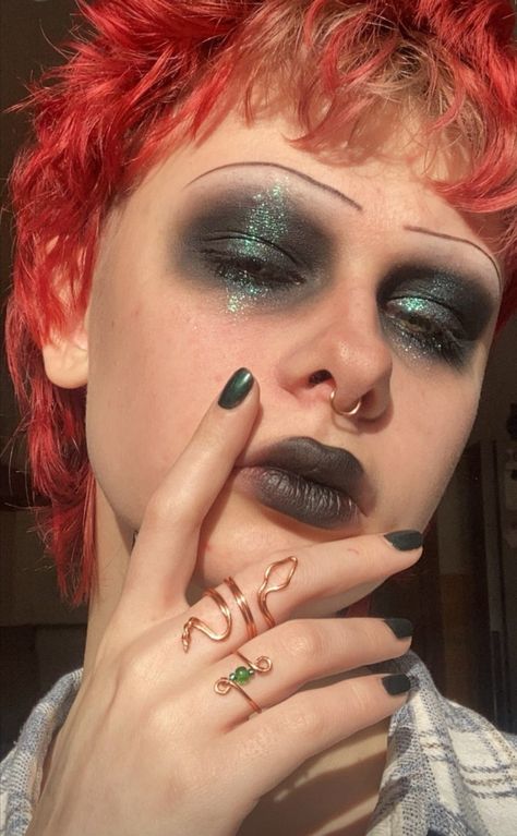 Alt Drag Makeup, Makeup Prom Looks, Punk Makeup Looks, Whimsigoth Makeup, Glam Rock Makeup, Unconventional Makeup, Rock Makeup, Makeup Tiktok, Funky Makeup