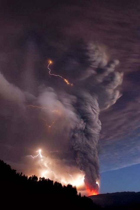 Misrepresented. "Tornado and Lightning". It's not a tornado. It's the ash cloud from the Puyehue Volcano in Chile. One Punch Man Wallpapers, Wild Weather, Lightning Storm, Natural Phenomena, Alam Yang Indah, Science And Nature, Tornado, Natural Disasters, Amazing Nature