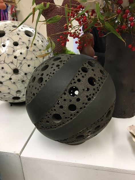 Pottery Sphere Ideas, Ceramic Sphere Ideas, Sphere Ceramics, Pottery Sphere, Ceramic Sphere, Diy Keramik, Ceramic Ball, Garden Balls, Ceramic Lantern