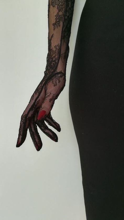 Scarlett Dragna, Jazz Outfits, Gloves Aesthetic, Outfit Vintage, Dark Feminine Aesthetic, Lace Gloves, Estilo Chic, The Great Gatsby, Feminine Aesthetic