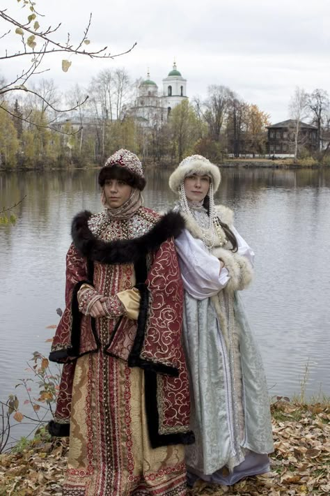 Russian Cultural Dress, Russian Nobility Clothing, 1500s Russian Fashion, Traditional Russian Clothing Royal, Russian Vintage Fashion, Slavic Culture Traditional Clothes, Ancient Russian Clothing, Siberian Traditional Clothing, Russian Medieval Clothing