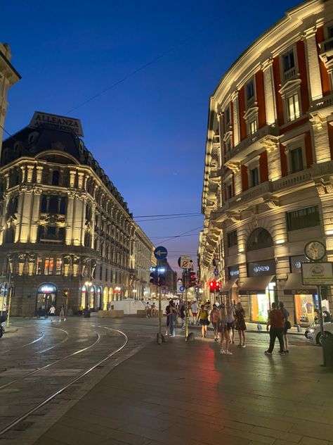 milan italy at night University Of Milan Italy, Milan Wallpaper City, Milan Italy Night, Milan Shopping Aesthetic, Milan City Life, Milan Italy Aesthetic Night, Milan Lifestyle Aesthetic, Life In Milan, Milan Astethic