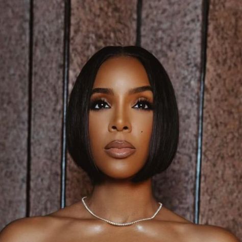 Kelly Rowland on Instagram: "💛🖤 #Meaculpa Press Tour @netflix" Kelly Rowland Fashion, Kelly Rowland Bob Hairstyles, Kelly Rowland Mea Culpa, Kelly Rowland Bob, Elevate Aesthetic, Kelly Rowland Hairstyles, Kelly Rowland Makeup, Kelly Rowland Hair, Mini Locs