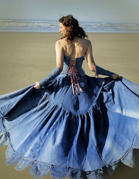 http://imgur.com/gallery/dYu1e Denim Dress Sewing, Recycled Dresses, Denim Wedding Dresses, Gown Cinderella, Recycle Wedding Dress, Wedding Dresses Fairytale, Celana Jins, Vestiti In Jeans, Denim Upcycle