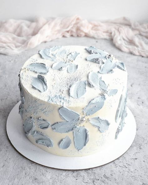 Latest Cake Design, Pastry Chocolate, Blue And White Wedding, Bridal Shower Inspo, Small Wedding Cakes, Blue Desserts, Something Blue Bridal, Blue Bridal Shower, Wedding Cakes Blue