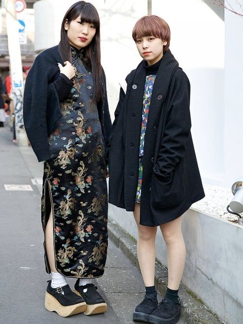 Beauty School Students Tokyo Cheongsam Street Style, Black Japanese Street Fashion, Japanese School Outfits Female, Yukata Street Style, Girl Japanese Style School, Matching Top And Skirt, Harajuku Girls, Tokyo Street Style, Fashion District