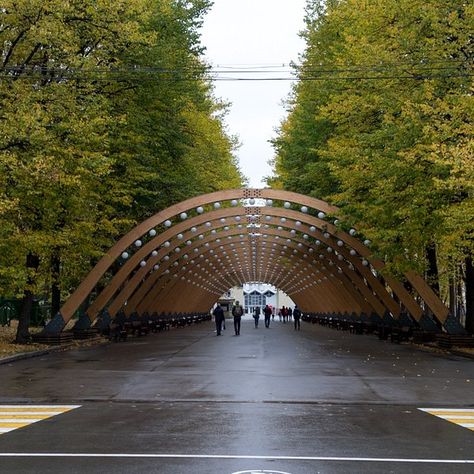 Photos of Victory Park Landscape Plaza, Disney World Christmas, Landscape Architecture Design, Entrance Design, Architecture Design Concept, Garden Living, Parking Design, Moscow Russia, Gate Design