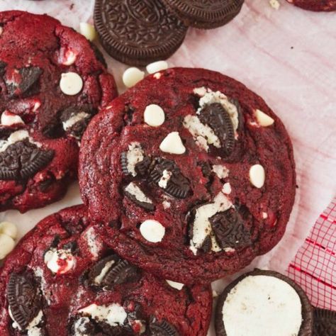 Crushed Oreo Red Velvet Cookies - The Art of Baking Easy Yummy Food, Redvelvet Cookies, Red Velvet Cookie Dough, Red Velvet Oreo Cookies, Salted Caramel Chocolate Cake, Crushed Oreo, Red Velvet Oreo, Large Cookies, Velvet Cookies