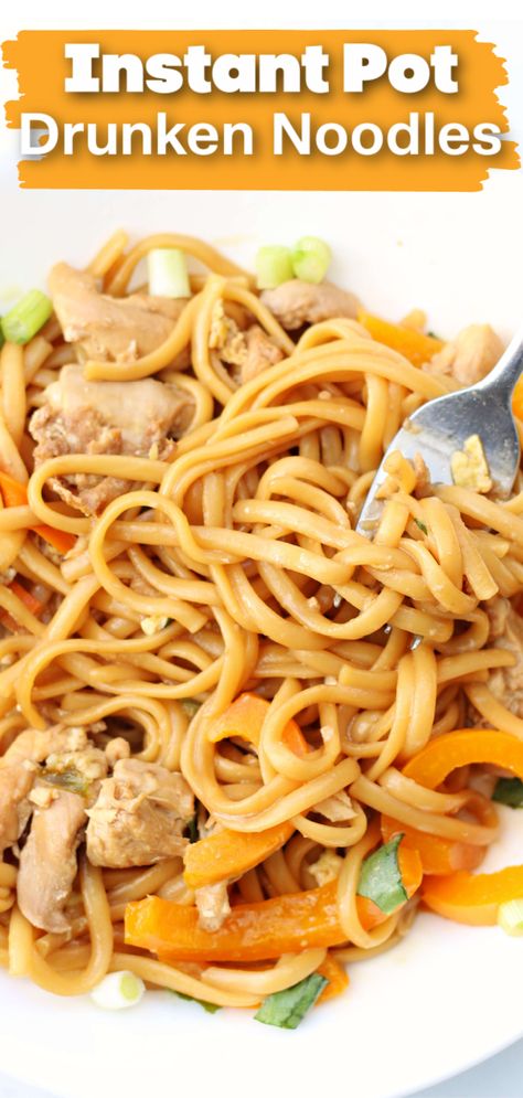 Easy Instant Pot recipe for mild drunken noodles with bites of chicken Noodles And Chicken, Best Instapot Recipes, Chicken Instant Pot, Ip Recipes, Instant Pot Pasta Recipe, Drunken Noodles, Easy Chicken Breast, Instant Pot Recipe, Filling Dinner