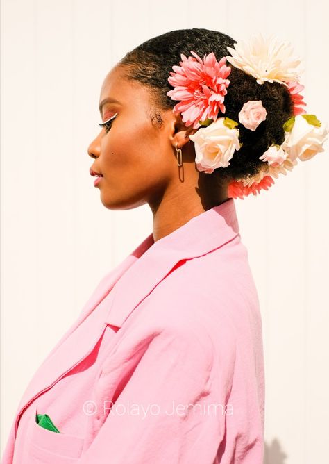 Flowers In Black Hair, Natural Hair With Flowers, Black Women With Flowers In Hair, Flowers In Braids, Flower Hair Art, Whimsical Makeup, Flowers In My Hair, Pink Energy, Afro Hair Art