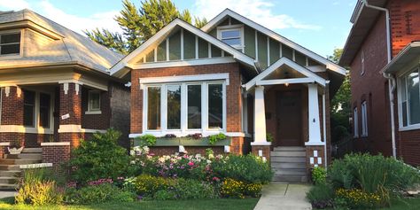 Bungalow Landscaping Front Yard, Bungalow Curb Appeal, Bungalow Landscaping, Craftsman Landscaping, Chicago Landscape, Chicago Bungalow, Bungalow Cottage, Chicago House, Bungalow Exterior