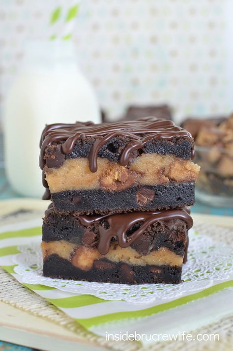 Chocolate Peanut Butter Cheesecake Cookie Bars - dark chocolate cookie bars with a peanut butter cheesecake center made with Reese's peanut butter cups  http://www.insidebrucrewlife.com Chocolate Peanut Butter Cheesecake Bars, Cheesecake Cookie Bars, Peanut Butter Cheesecake Bars, Chocolate Cookie Bars, Cheesecake Cookie, Chocolate Peanut Butter Cheesecake, Reeses Cups, Dark Chocolate Cookies, Cheesecake Chocolate