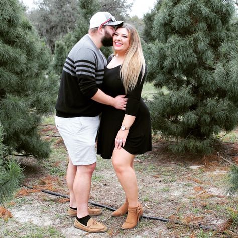 Couple Christmas Pictures Plus Size, Couple Christmas Photos, Tree Farm Photos, Christmas Tree Farm Photos, Christmas Couple Photos, Christmas Couple Pictures, Couples Photo Ideas, Couple Photo Ideas, Farm Photos