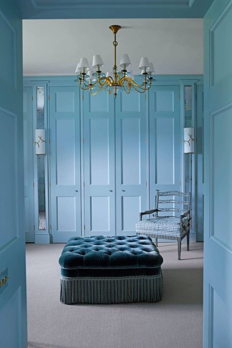 Slaap Lekker, Traditional Interior Design, غرفة ملابس, Wardrobe Doors, White Rooms, Blue Rooms, Dressing Room Design, Transitional Decor, Built In Wardrobe