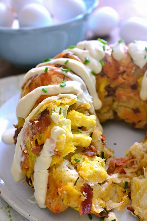 This Bacon, Egg & Cheese Monkey Bread combines all your breakfast favorites in one delicious pull-apart bread! Perfect for breakfast or an easy weeknight dinner, and just in time for back to school! Cheese Monkey Bread, Savory Monkey Bread, Bundt Pan Recipes, Bacon Egg Cheese, Bread Pull Apart Recipes, Bacon Egg And Cheese, Egg Cheese, Egg And Cheese, Pan Recipes