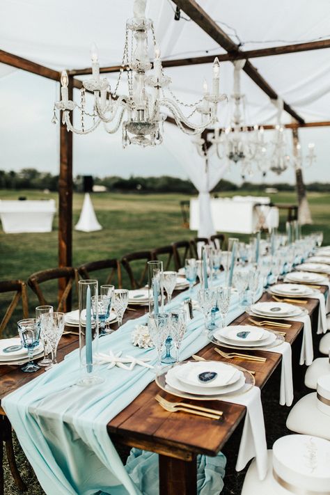 Tiffany Blue Country Wedding, Tiffany Blue Table Decorations, White And Tiffany Blue Wedding, Turquoise Wedding Table Decor, Tiffany Theme Wedding, Rustic Tiffany Blue Wedding Decor, Aqua Table Settings, Wedding Turquoise Decoration, Aqua Blue Wedding Theme