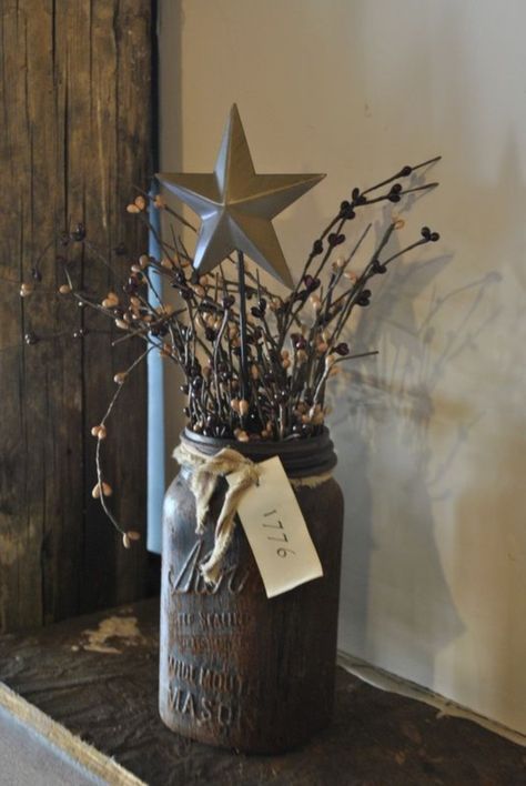 rustic decorating ideas for the home (34) Kerajinan Diy, Deco Originale, Painted Jars, Painted Mason Jars, Primitive Crafts, Country Crafts, Cool Ideas, Mason Jar Crafts, Jar Crafts