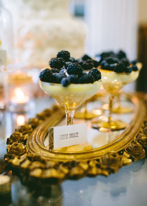 Great Gatsby inspired dessert table | photos by Lauren Scotti | 100 Layer Cake Dessert Oreo, Great Gatsby Theme, Gatsby Theme, Alton Brown, Great Gatsby Party, Wedding Dessert, Silvester Party, Gatsby Party, Gatsby Wedding