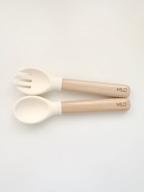 This listing is for a set of Spoon & Fork  with the option to personalize on the wooden part of the utensils with laser engraving. Available in cursive or all caps (default to caps if not stated). Premium Non-toxic, BPA Free, Latex Free, Nitrosamine Free, Phthalate Free, Eco-Friendly, 100% Food grade Silicone Spoon & Fork Set with Natural Beech wood. The beech wood handle is lightly coated with food-grade, water-based paint and is perfectly safe for kiddos to chew on. * Microwave safe * Dishwash Porsche Mom, Silicone Baby Toys, Silicone Utensil Set, Spoon And Fork Set, Baby Utensils, Baby Room Neutral, Baby Bowls, Silicon Utensils, Baby Spoon