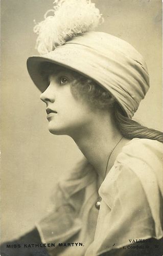 https://flic.kr/p/7aQdxJ | Miss Kathleen Martyn 1920s Photos, Nostalgic Pictures, Postal Vintage, Sepia Photography, Portrait Vintage, Nostalgic Images, Foto Art, Photo Vintage, Vintage Portraits