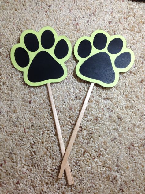 DIY photo booth props for a Dog party. Dog Baby Shower, Diy Photo Booth Props, Photo Props Diy, Pet Party, Paw Patrol Birthday Party, Diy Photo Booth, Dog Birthday Party, Paw Patrol Party, Puppy Birthday