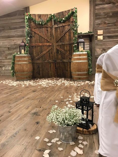 Elegant Western Theme Party Decorating Ideas, 50th Rustic Birthday Party Ideas, Rustic Retirement Party Ideas For Men, Into The Woods Prom Theme, Country Farmhouse Party Decor, Barnwood Wedding Backdrop, Country Backdrop Ideas, Rustic Banquet Decor, Rustic Country Party Decor