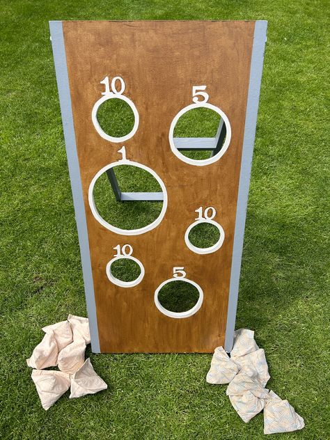 Diy Backyard Games For Adults, Carnival Party Games, Outdoor Wedding Games, Survivor Party, Family Games Outdoor, Diy Cornhole Boards, Cornhole Boards Designs, Corn Hole Diy, Festival Games