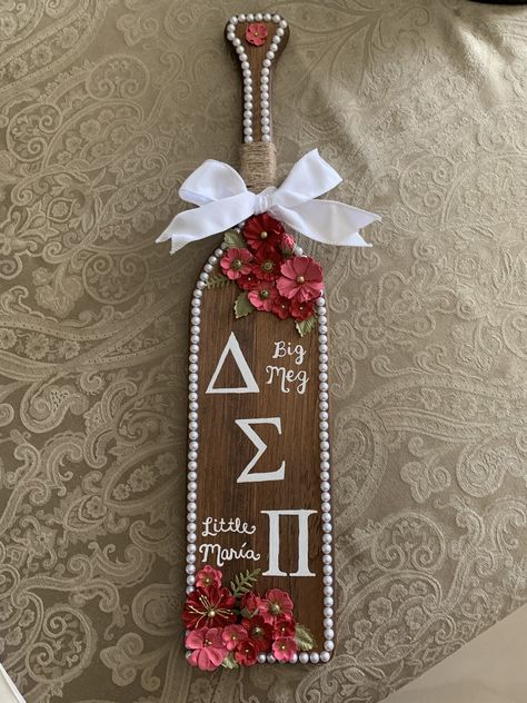 Sorority Paddle Graduation, Paddle Ideas Sorority Graduation, Paddle Decor Ideas Sorority, Greek Life Paddles, Twin Sorority Paddles, Pledge Mom Paddle Sorority, Big Paddles Sorority Ideas, Paddles Sorority Ideas, Paddle Designs Sorority