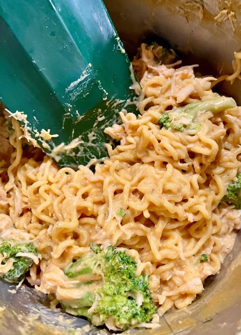 Alfredo Ramen, Ramen Chicken, Chicken Alfredo Recipe, New York Times Cooking, Delicious Family Dinners, Noodle Recipes Easy, Chicken Alfredo Recipes, Alfredo Recipe, Ramen Recipes